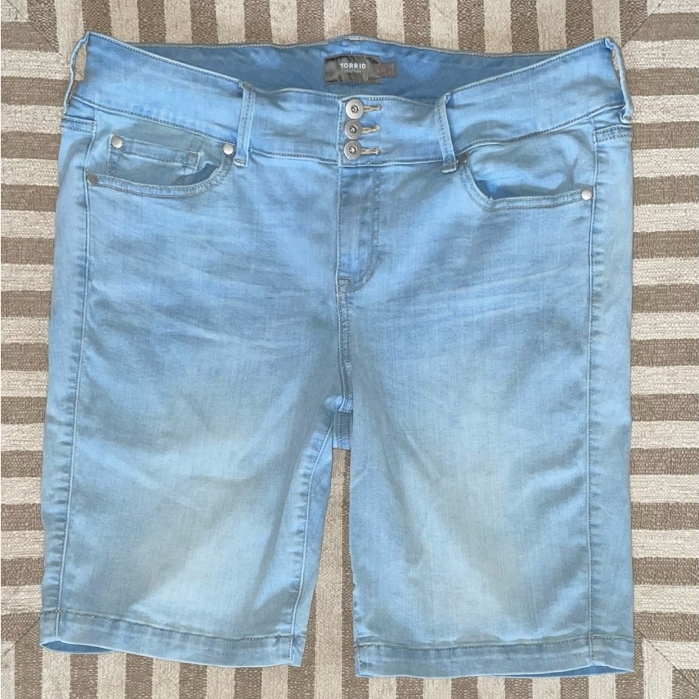 Torrid Bermuda Shorts Size 18
